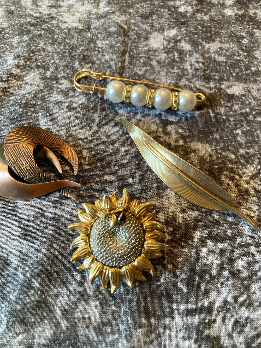 4 Piece Lot of Brooches & Pins